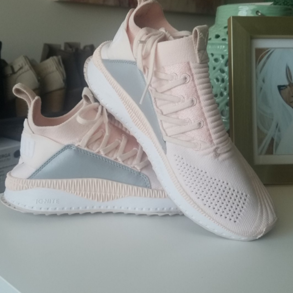 PINK PUMA GYM SHOES